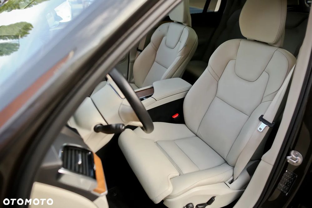 Volvo XC 90 B5 D AWD Plus Dark - 21