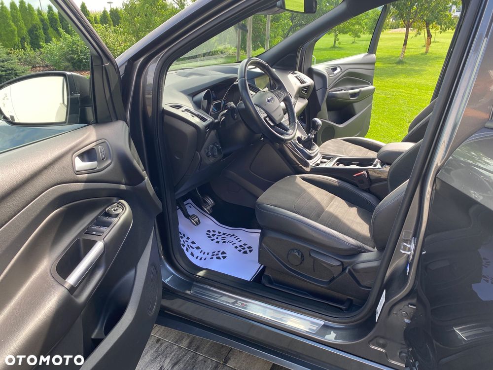 Ford Kuga 1.5 EcoBoost 2x4 ST-Line - 29
