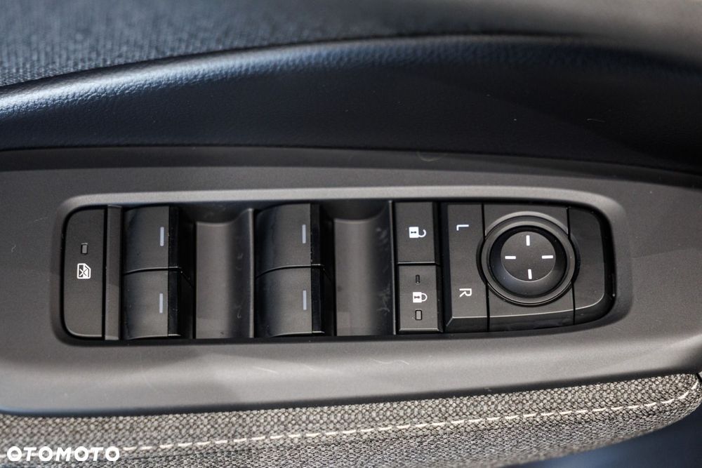 Lexus LBX 1.5 Hybrid - 33