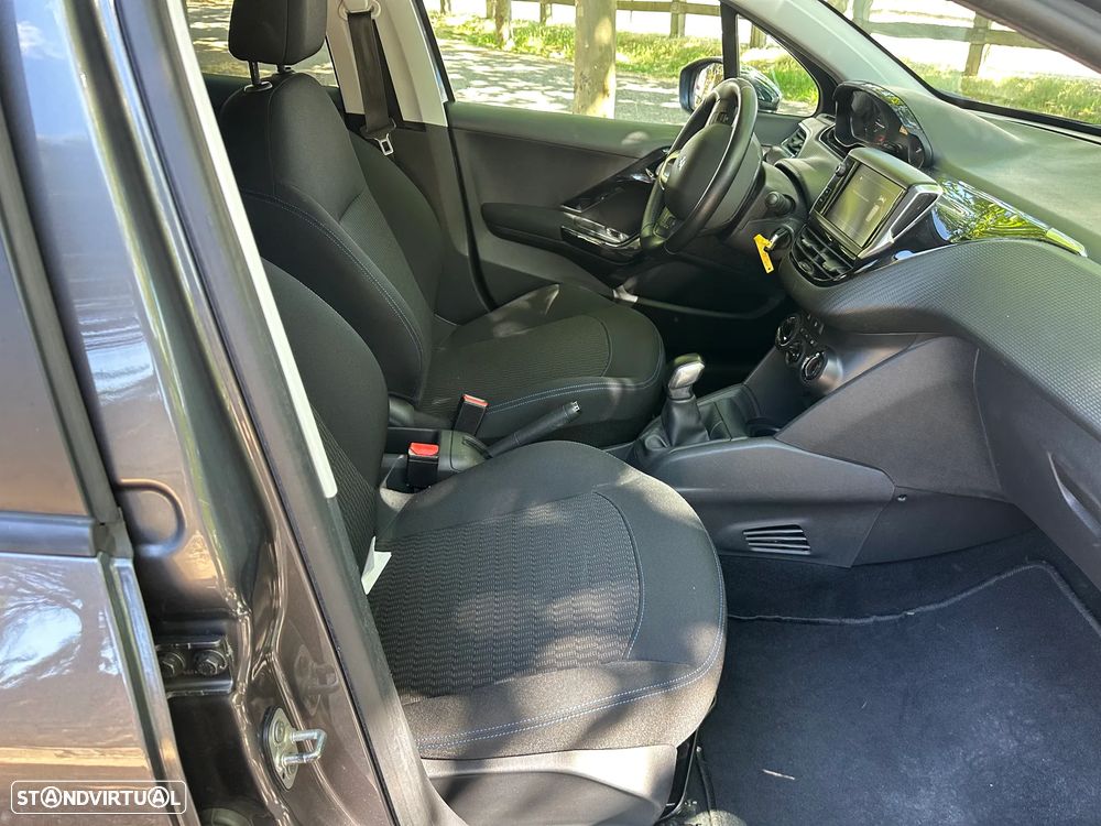 Peugeot 208 1.2 PureTech Signature - 23