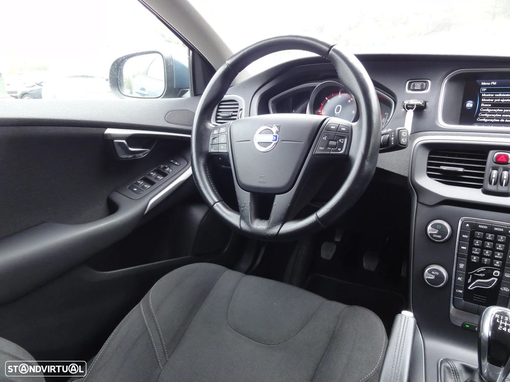 Volvo V40 D2 Momentum - 27