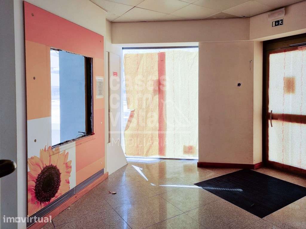 Loja Versátil no Coração da Zona Pedonal! - Grande imagem: 3/24