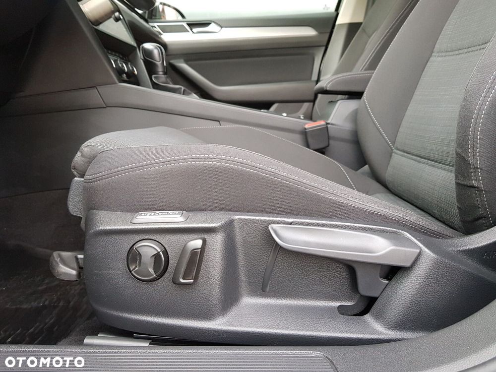 Volkswagen Passat Variant 2.0 TSI Elegance DSG - 17