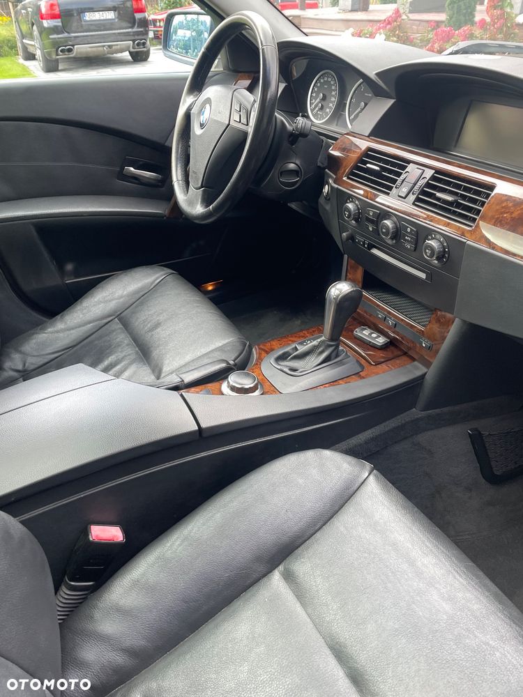 BMW Seria 5 525d - 23