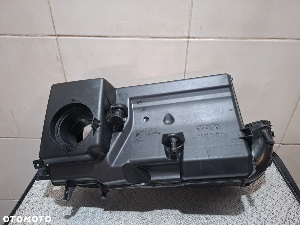 Obudowa filtra powietrza Volvo V50 S40 2,4D 2008 rok nr 30677533 - 1