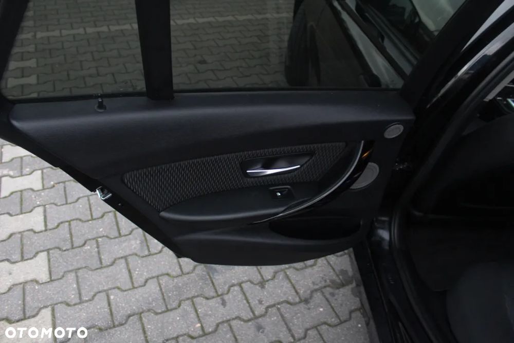 BMW Seria 3 320d Sport-Aut - 35