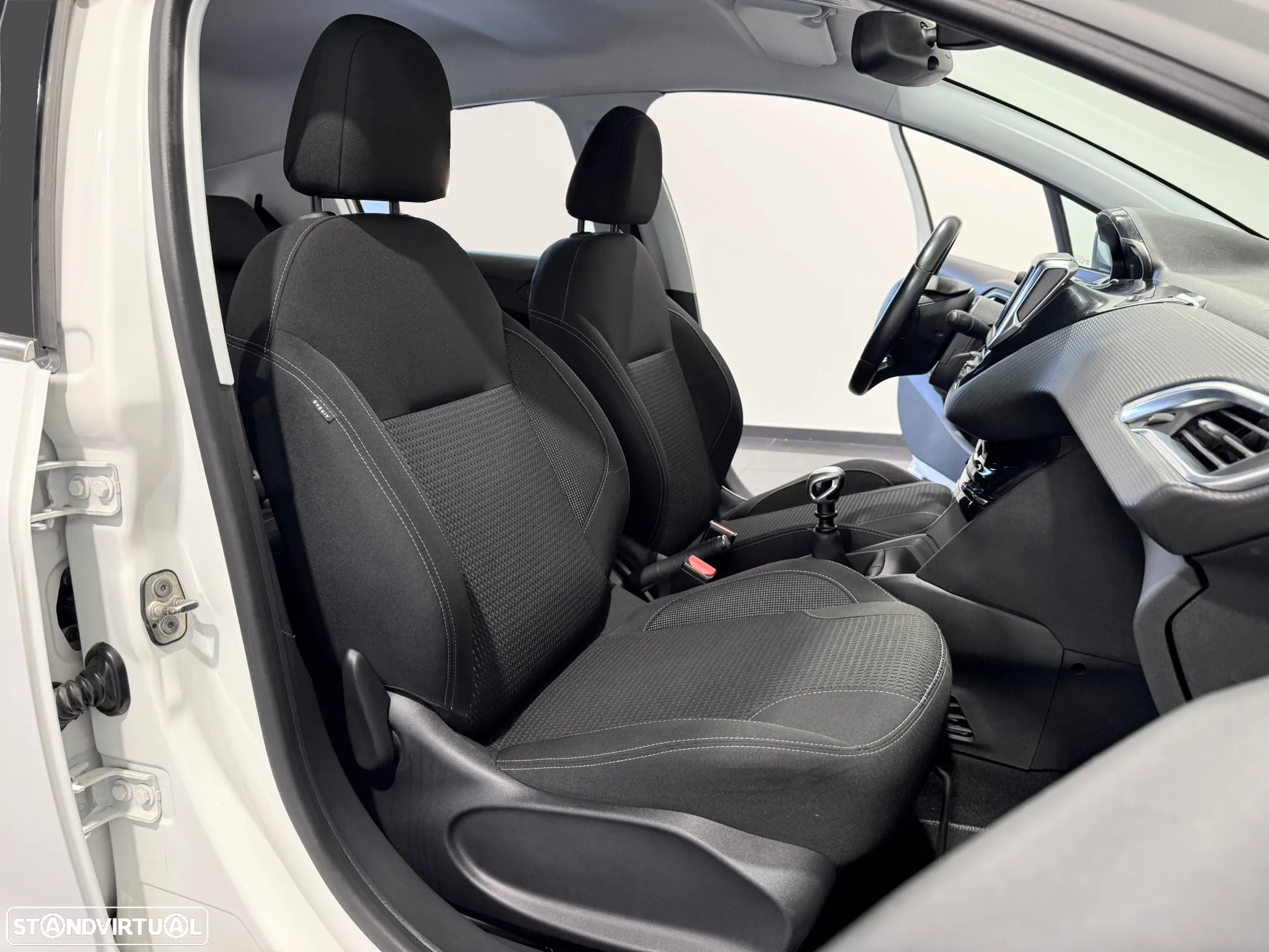 Peugeot 208 1.2 PureTech Allure - 34