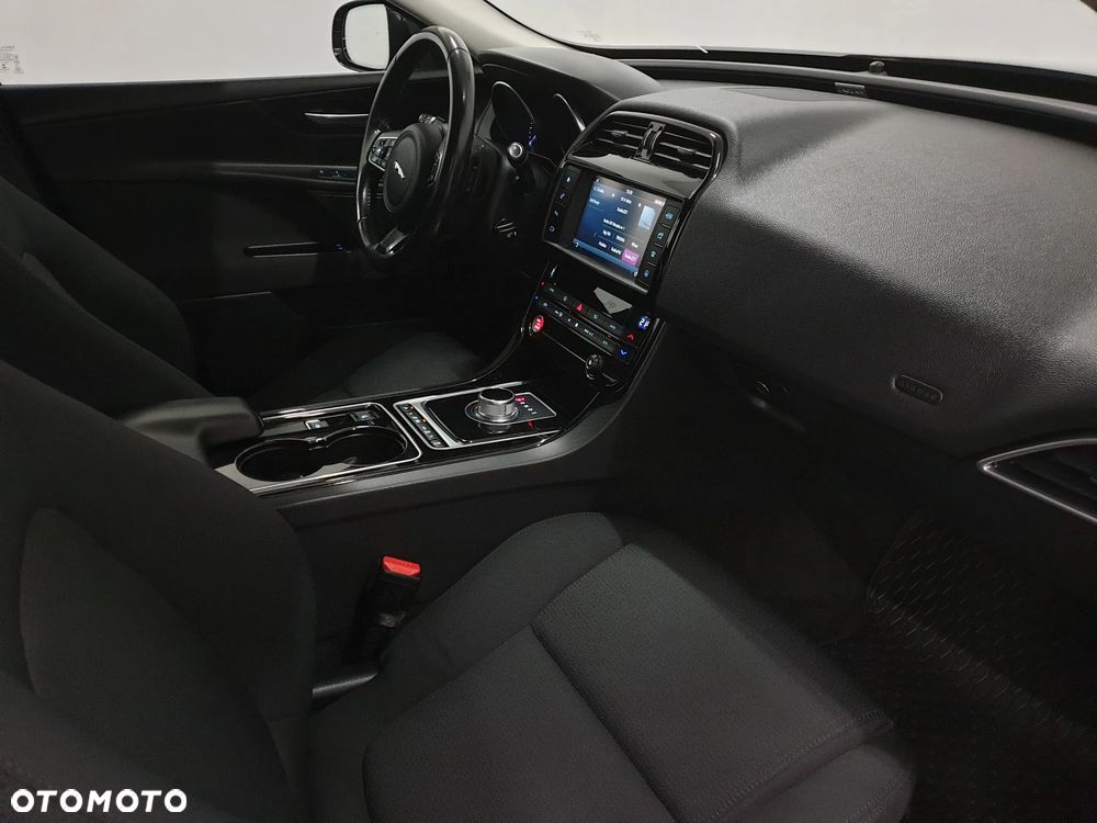 Jaguar XE - 23