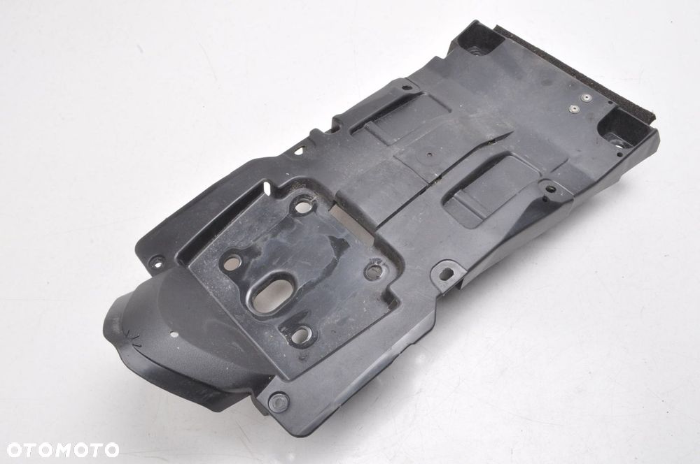 SUZUKI GSX-R 125 OSŁONA OWIEWKA 63111-23K0 TYŁ - 2