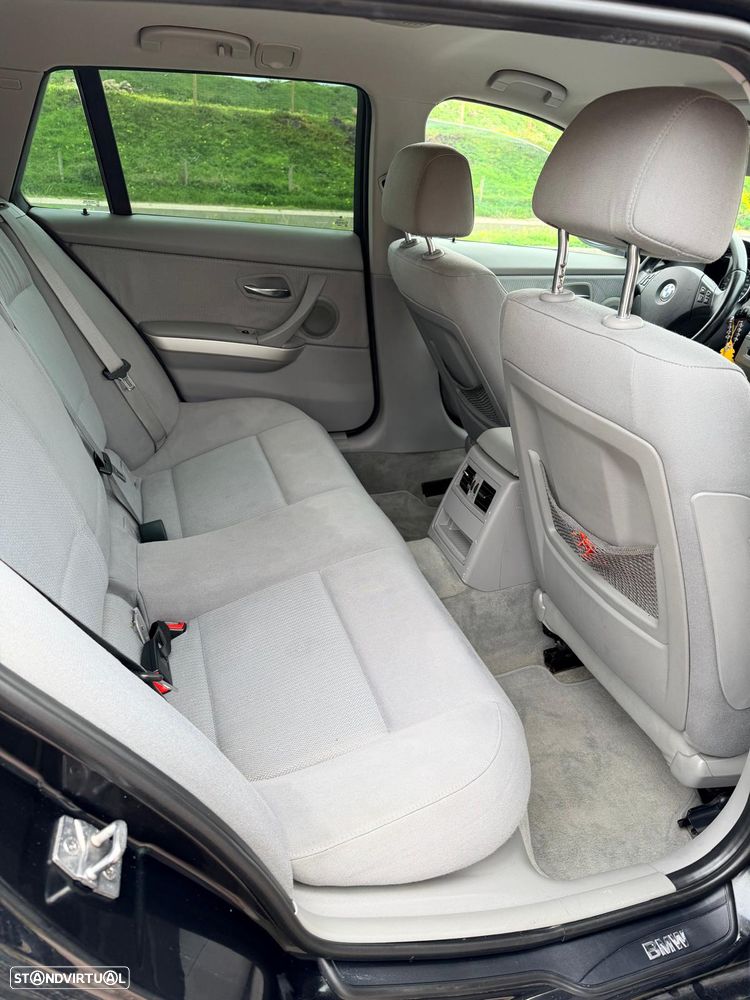 BMW 318 d Sport Line - 13