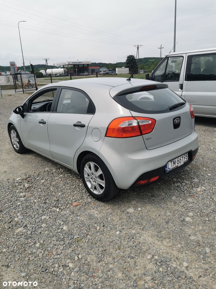 Kia Rio - 8