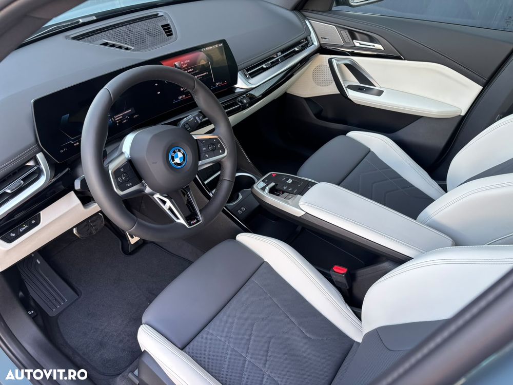 BMW iX1 xDrive30 M Sportpaket - 12