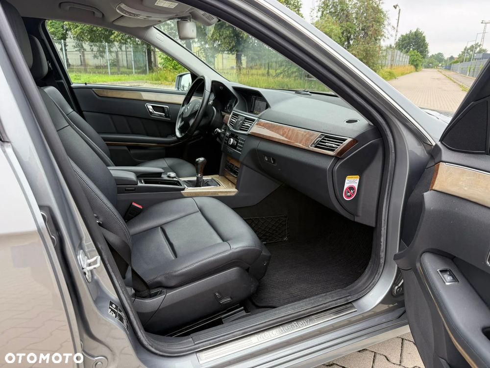 Mercedes-Benz Klasa E 200 CDI BlueEff - 22