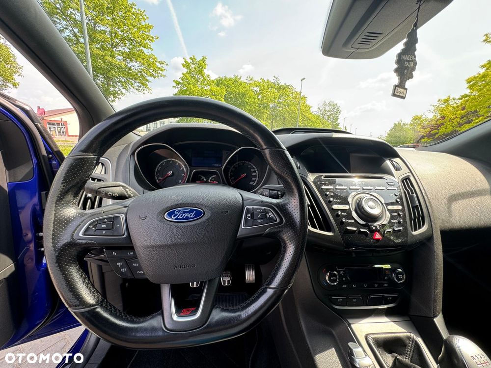 Ford Focus 2.0 EcoBoost ST - 13