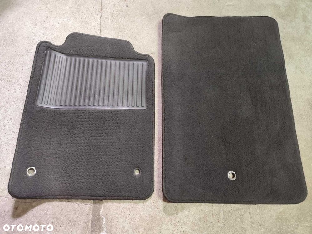 Chevrolet Corvette C6 oryginalne dywaniki welurowe