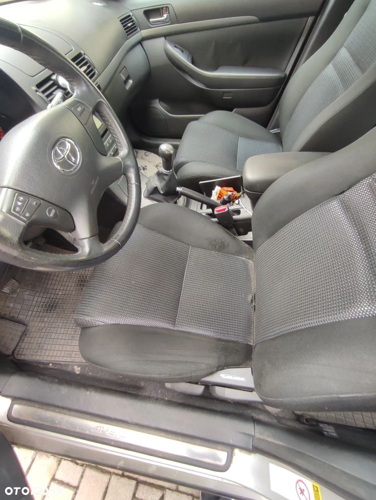 Toyota Avensis 1.8 VVT-i Sol - 17