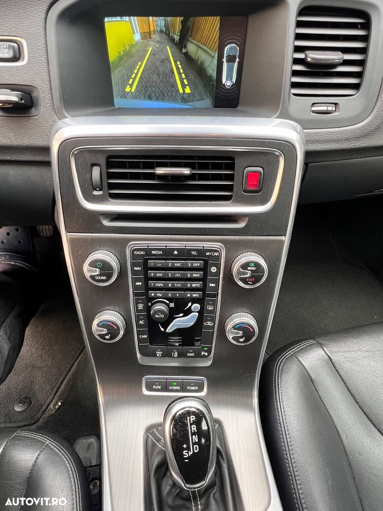 Volvo V60 D6 Plug-In-Hybrid AWD Geartronic Momentum - 11