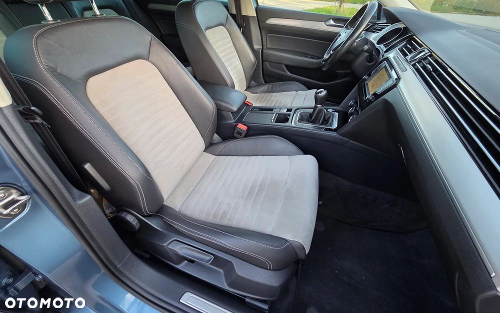Volkswagen Passat 2.0 TDI (BlueMotion Technology) Highline - 26
