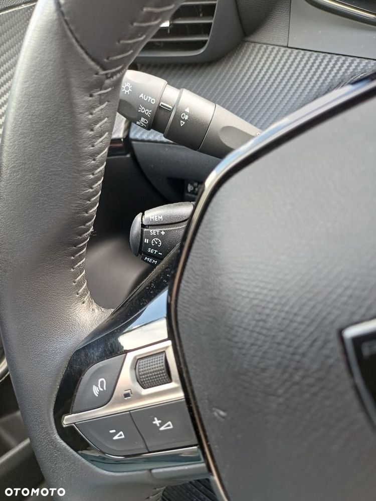 Peugeot 2008 PureTech 100 Allure S&S BVM6 - 27
