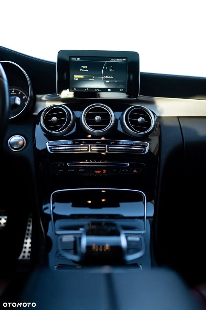 Mercedes-Benz Klasa C 400 4-Matic 7G-TRONIC - 24