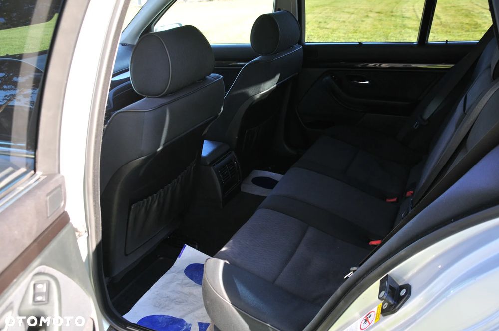 BMW Seria 5 520i - 23