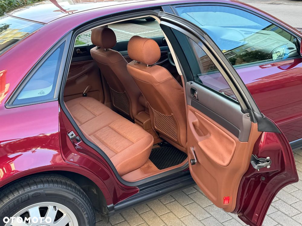 Audi A4 Limousine - 8