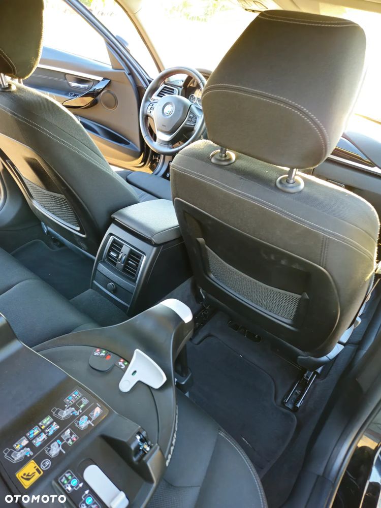 BMW Seria 3 318d Sport Line - 12