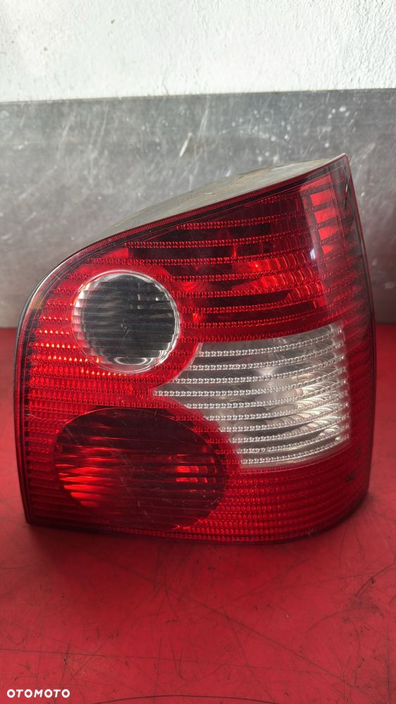LAMPA PRAWA TYLNA VW POLO 9N - 1