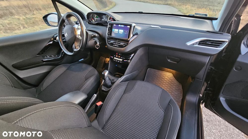 Peugeot 208 1.2 PureTech Allure S&S - 18