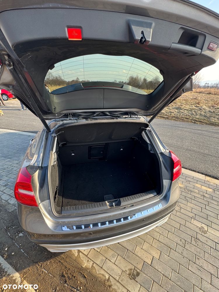 Mercedes-Benz GLA 250 7G-DCT Activity Edition - 26