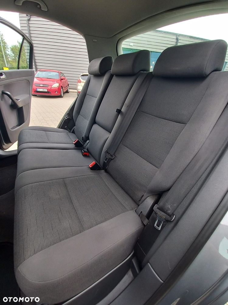 Volkswagen Golf Plus - 32