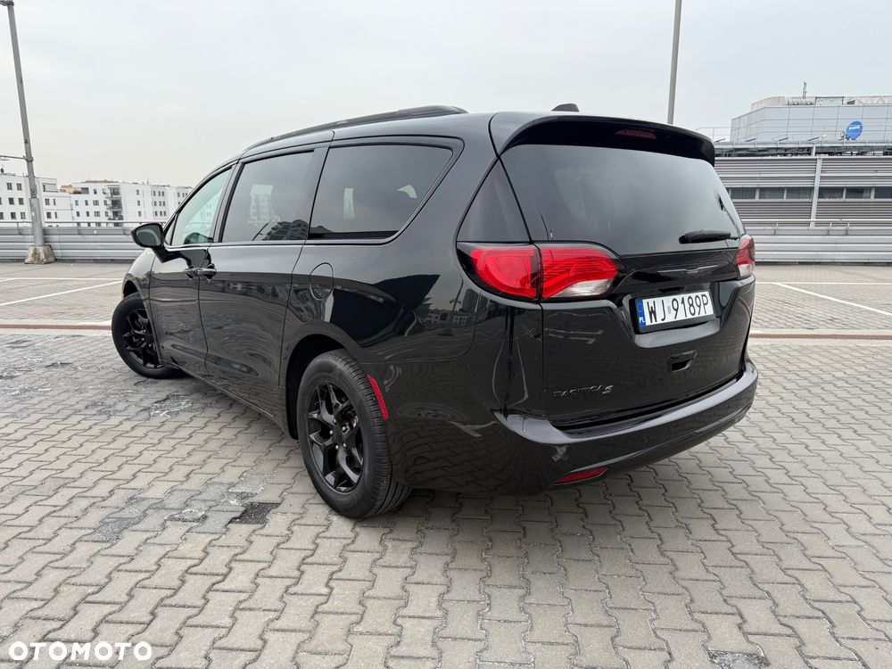 Chrysler Pacifica - 6