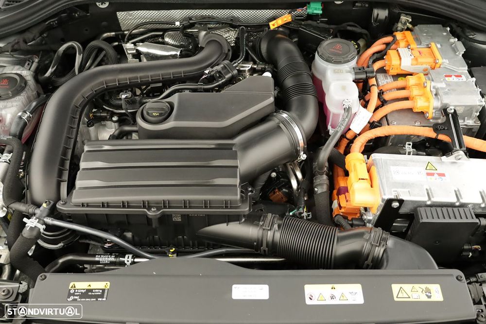 VW Passat Variant 1.5 TSI eHybrid DSG - 24