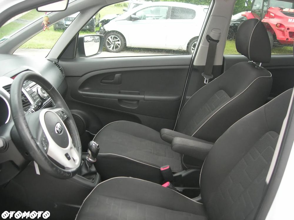 Kia Venga - 14