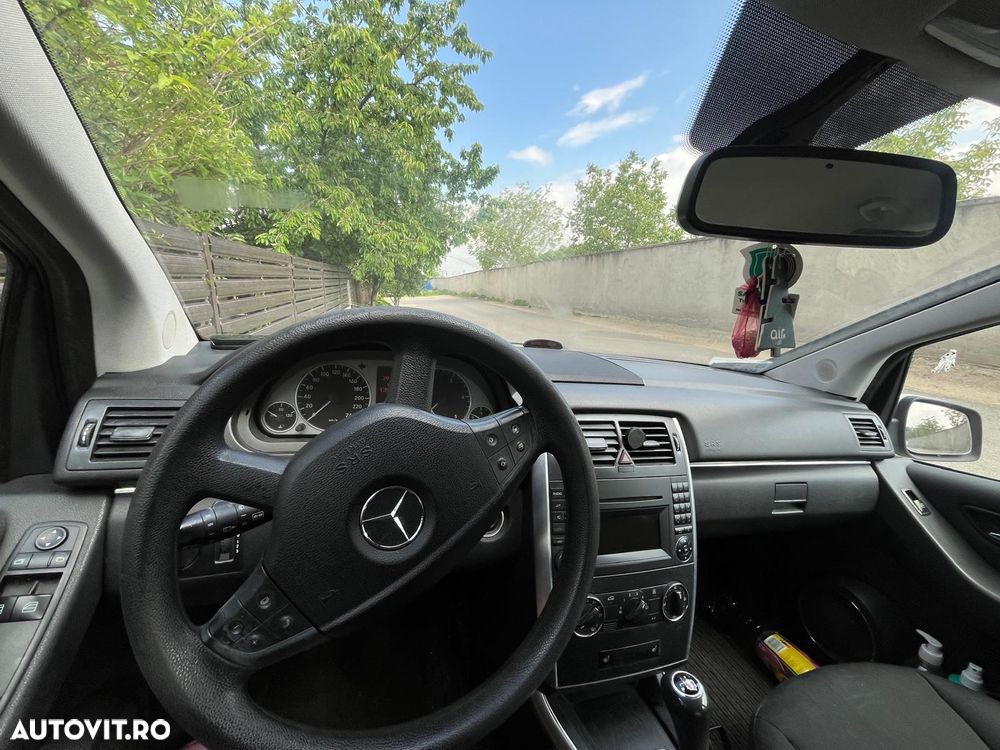Mercedes-Benz B 180 - 4