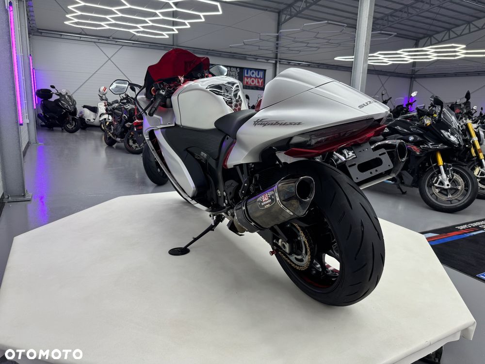 Suzuki GSX - 8