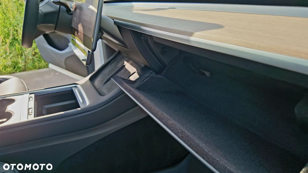 Tesla Model Y - 18