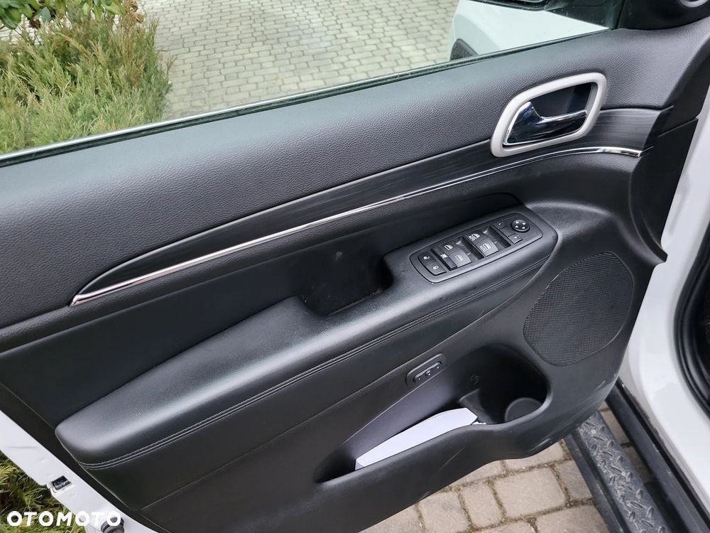 Jeep Grand Cherokee - 19