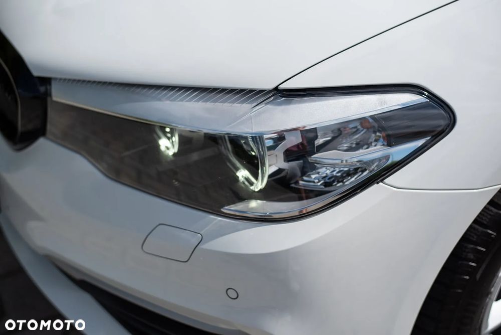 BMW Seria 5 520d xDrive - 11