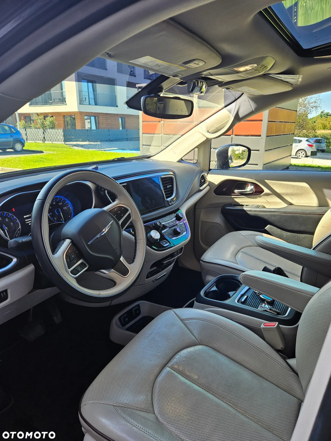 Chrysler Pacifica - 8