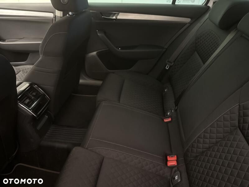 Skoda Superb 2.0 TDI SCR Ambition - 21