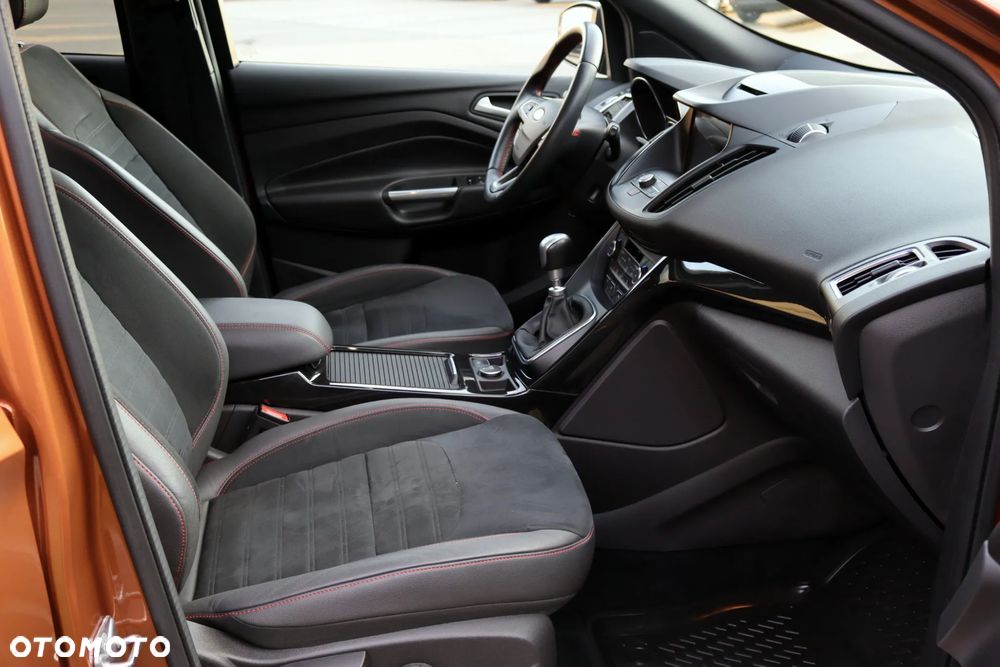 Ford Kuga 1.5 EcoBoost 2x4 ST-Line - 30