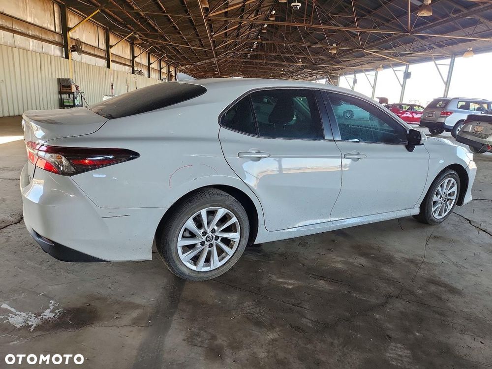 Toyota Camry - 4