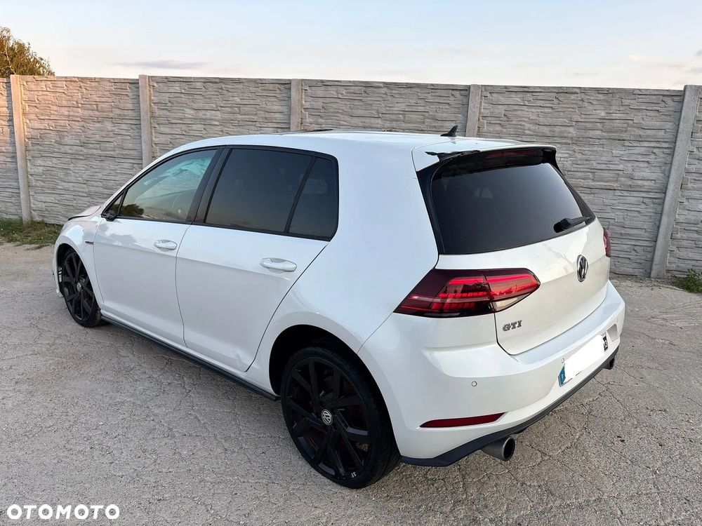 Volkswagen Golf GTI (BlueMotion Technology) DSG - 2