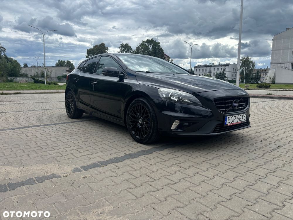 Volvo V40 D2 R-Design - 1