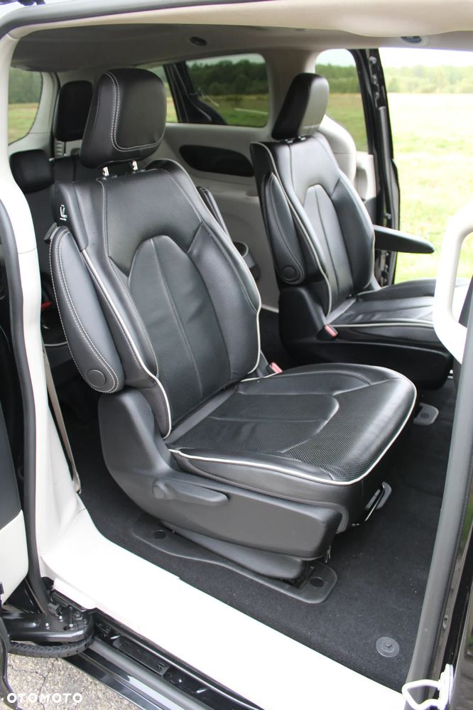 Chrysler Pacifica - 25