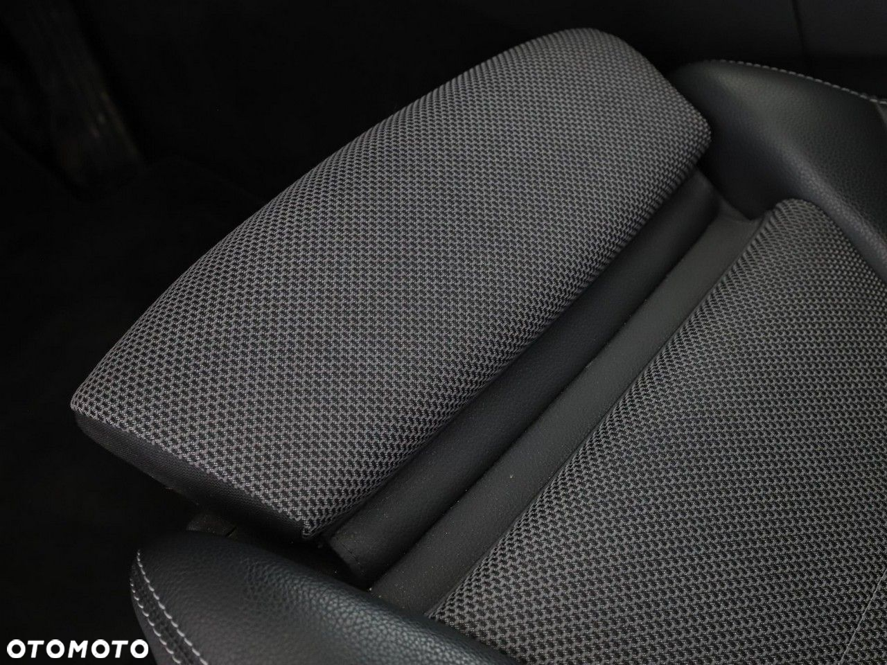 Mercedes-Benz Klasa C 180 T 7G-TRONIC Avantgarde - 38