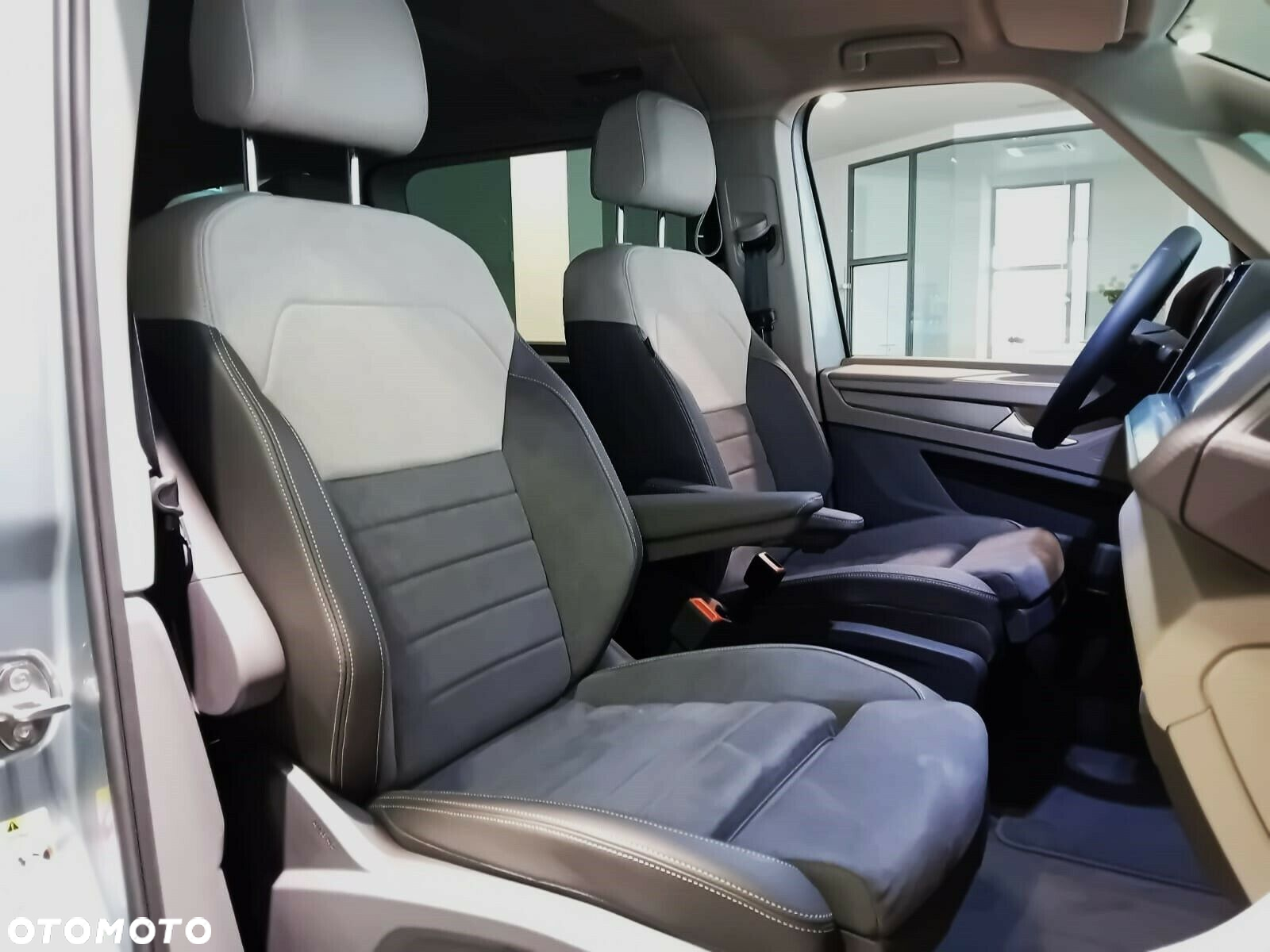 Volkswagen Multivan - 12