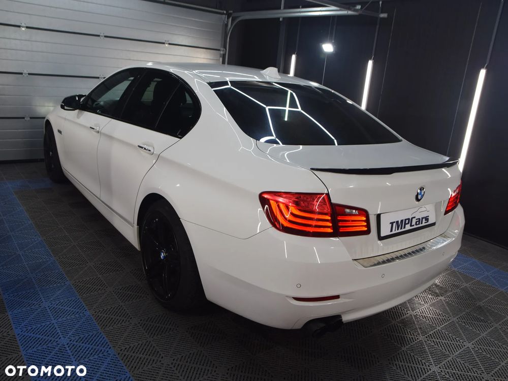 BMW Seria 5 525d xDrive - 28