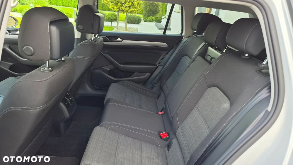 Volkswagen Passat Variant 2.0 TDI BMT Highline DSG - 23